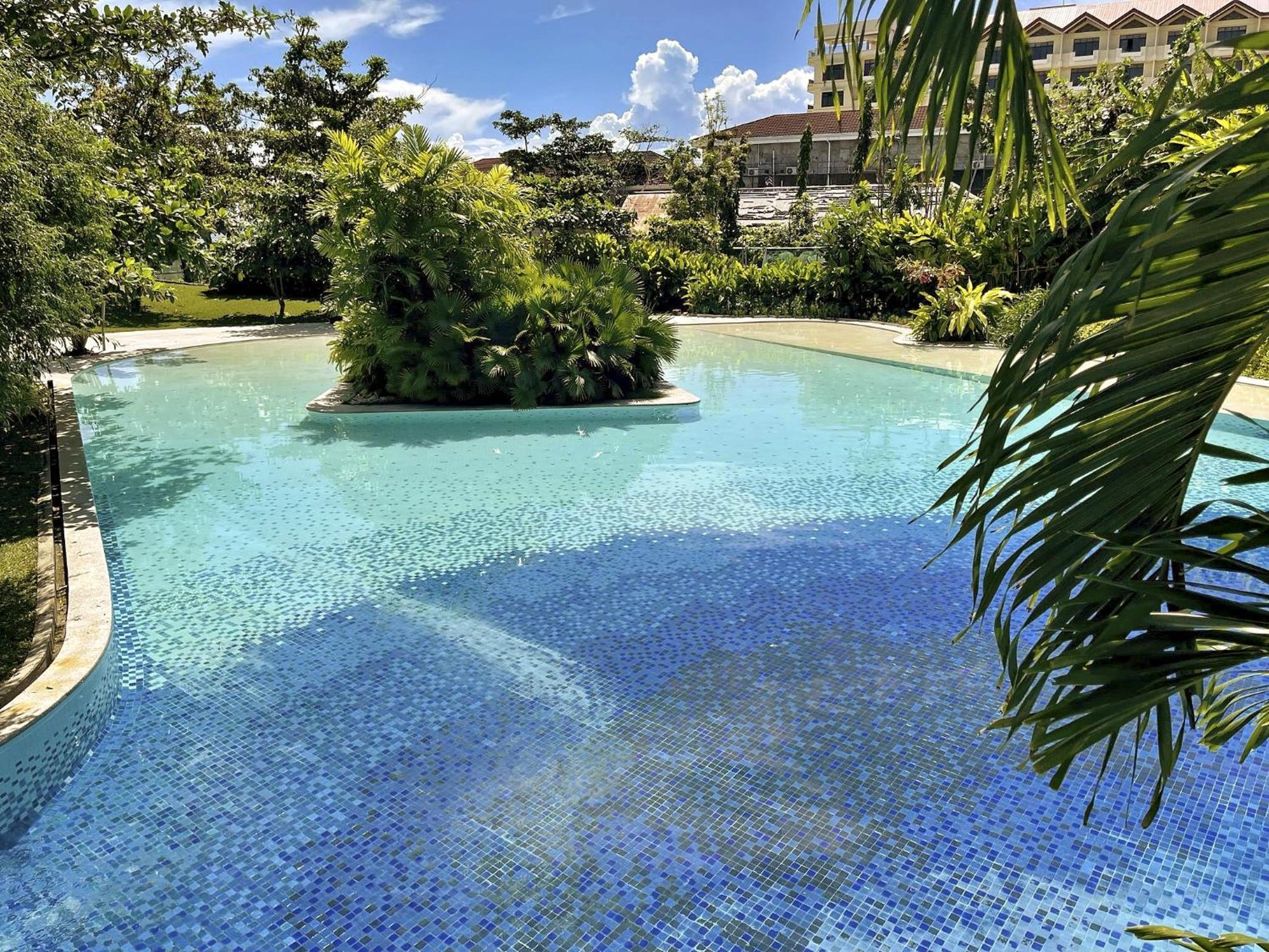 Dominiks Stylish Resort Gem Ocean View Pool Queen Bed At Tambuli 8 Floor Fast Wifi Мактан Экстерьер фото