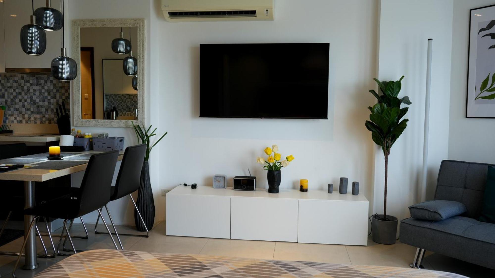 Dominiks Stylish Resort Gem Ocean View Pool Queen Bed At Tambuli 8 Floor Fast Wifi Мактан Экстерьер фото